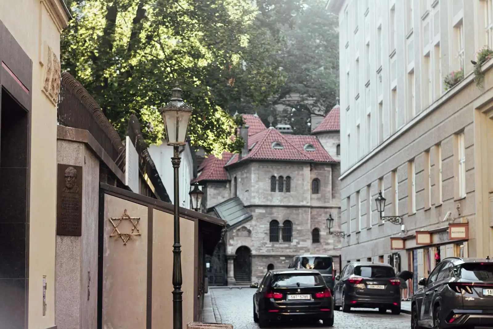 Staronová synagoga v Josefově, nejstarší dochovaná synagoga v Praze